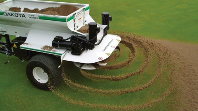 topdressing golf course
